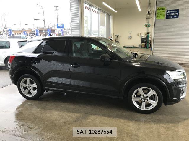 Audi Q2 2018-01 209427-5