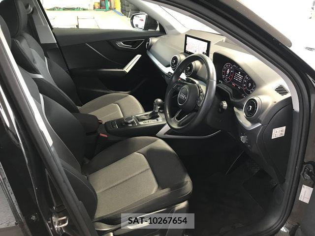 Audi Q2 2018-01 209427-10