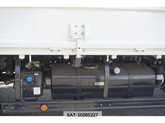 Mitsubishi CANTER 2023-08 348885-18