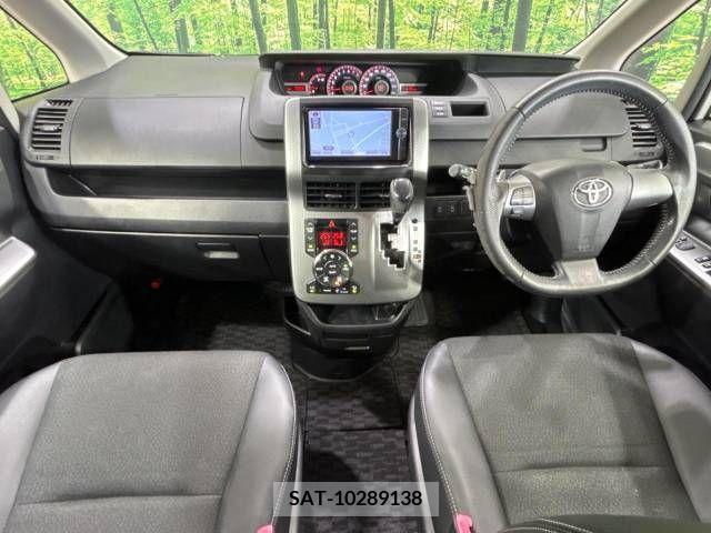 Toyota VOXY 2013-09 321359-1