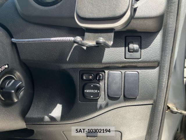 Toyota BB 2006-03 389513-14