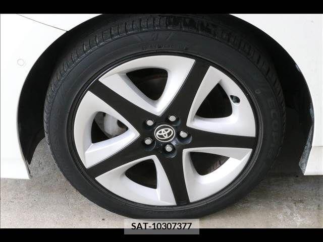 Toyota PRIUS 2017-06 352521-9