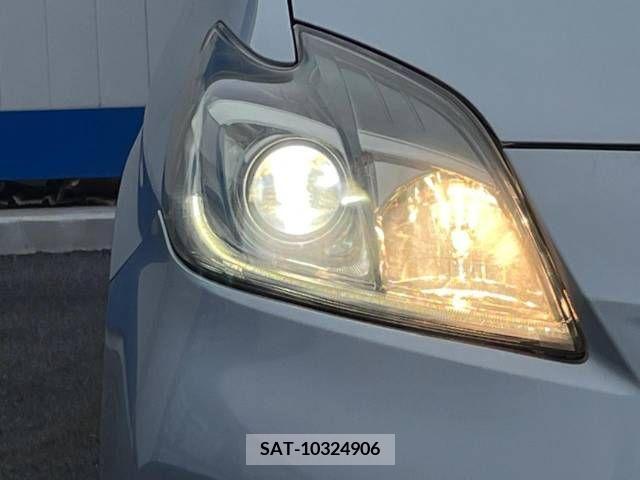Toyota PRIUS 2013-06 322131-12
