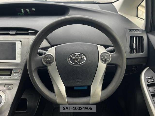 Toyota PRIUS 2013-06 322131-11