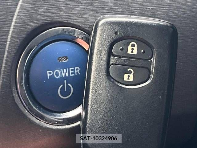 Toyota PRIUS 2013-06 322131-6