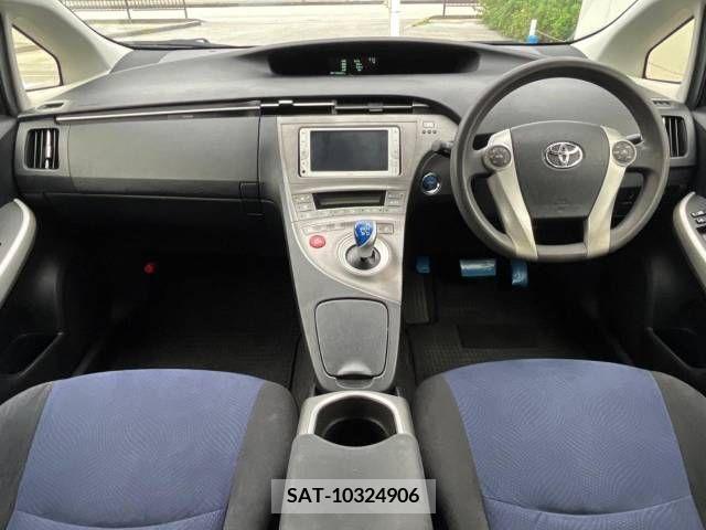 Toyota PRIUS 2013-06 322131-1