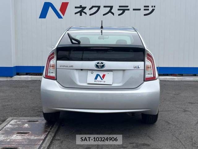 Toyota PRIUS 2013-06 322131-15