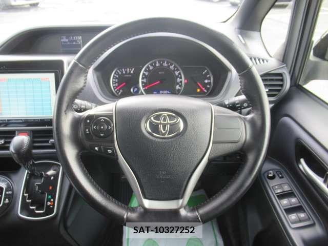 Toyota NOAH 2014-11 279481-9
