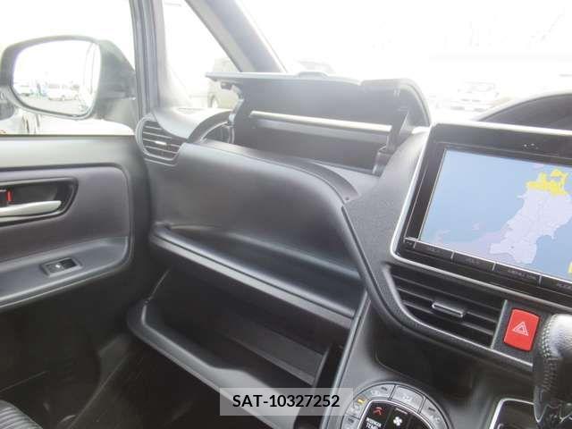 Toyota NOAH 2014-11 279481-16