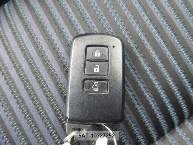 Toyota NOAH 2014-11 279481-17