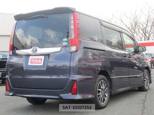 Toyota NOAH 2014-11 279481-4
