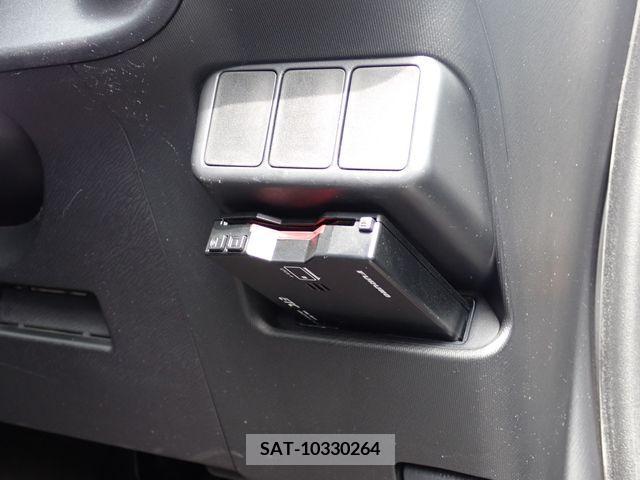 Toyota AQUA 2017-03 314267-9