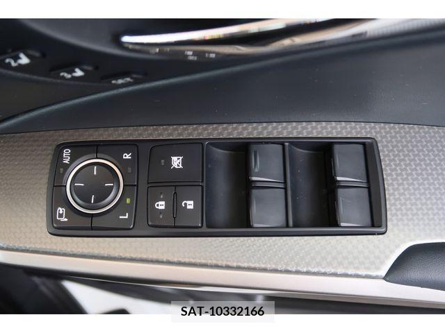 Lexus IS 2016-02 334352-22