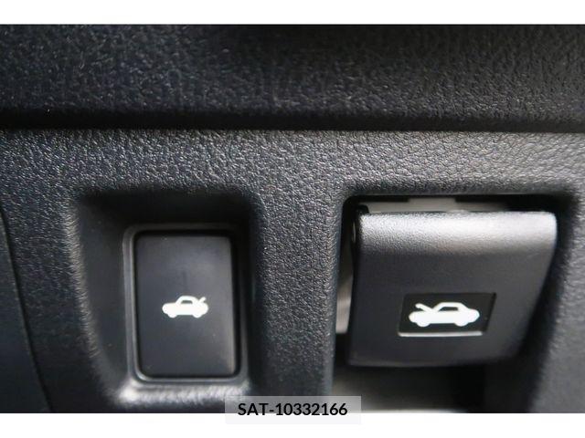 Lexus IS 2016-02 334352-20