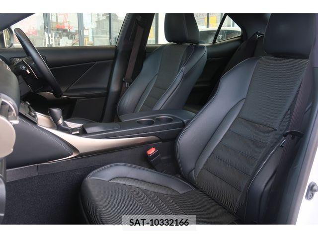 Lexus IS 2016-02 334352-26