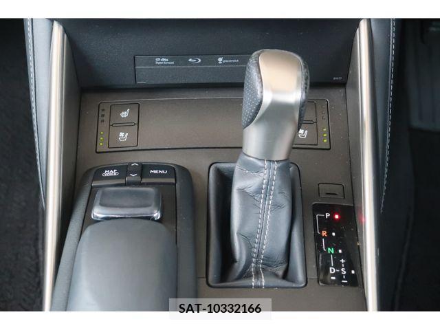 Lexus IS 2016-02 334352-10