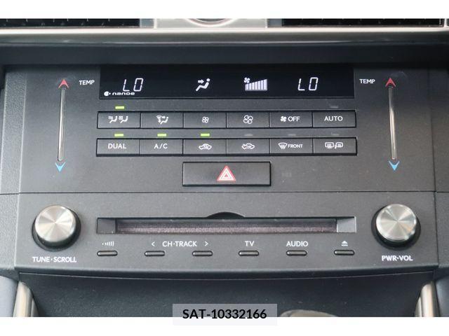 Lexus IS 2016-02 334352-9