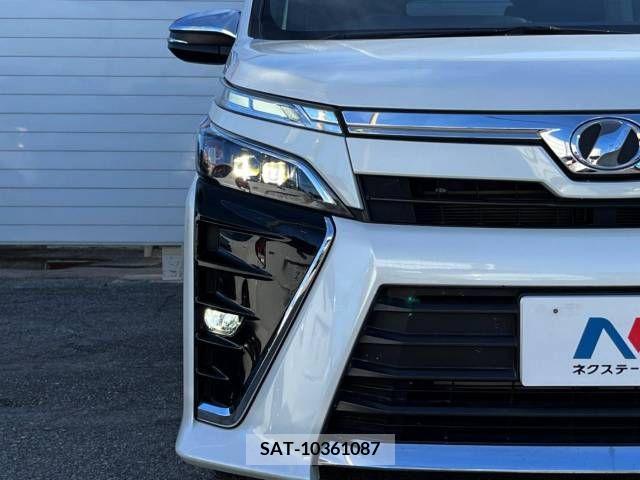 Toyota VOXY 2018-03 370440-13