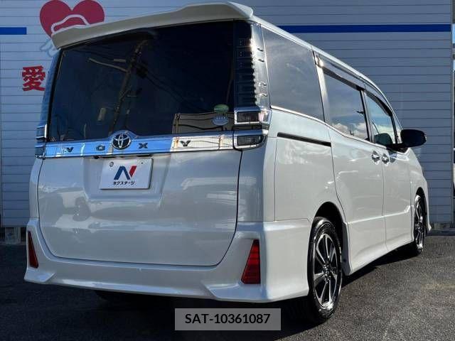 Toyota VOXY 2018-03 370440-18