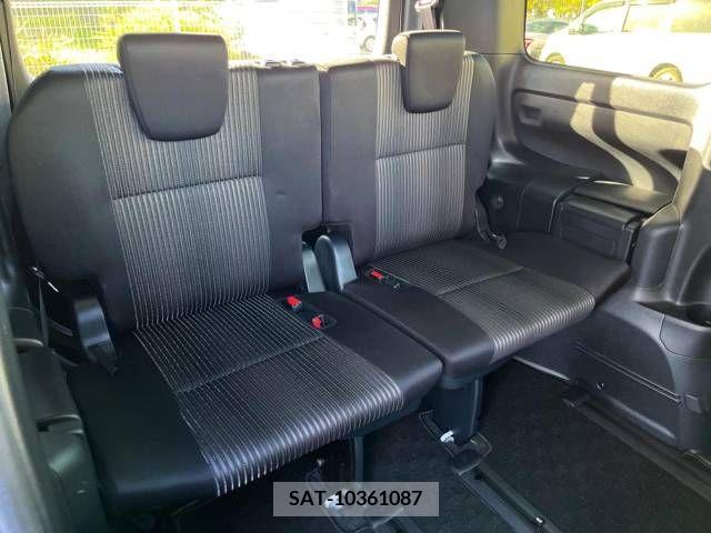 Toyota VOXY 2018-03 370440-10