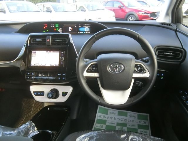Toyota PRIUS 2018-02 182604-3