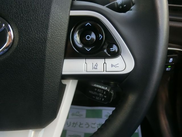 Toyota PRIUS 2018-02 182604-11