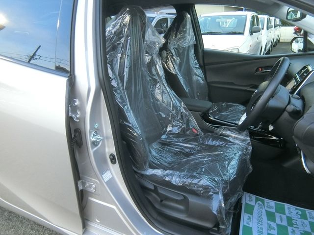 Toyota PRIUS 2018-02 182604-6