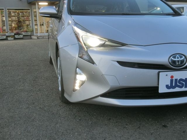 Toyota PRIUS 2018-02 182604-16