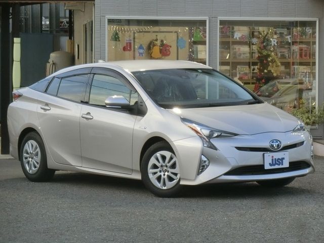 Toyota PRIUS 2018-02 182604-1