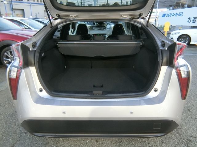 Toyota PRIUS 2018-02 182604-8