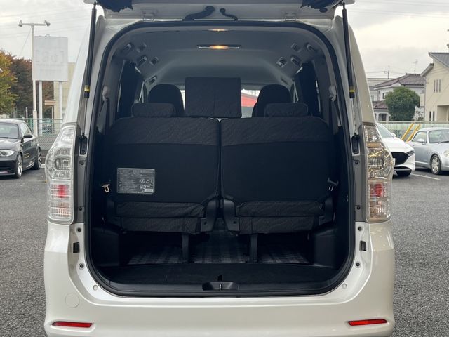 Toyota VOXY 2011-09 195535-7