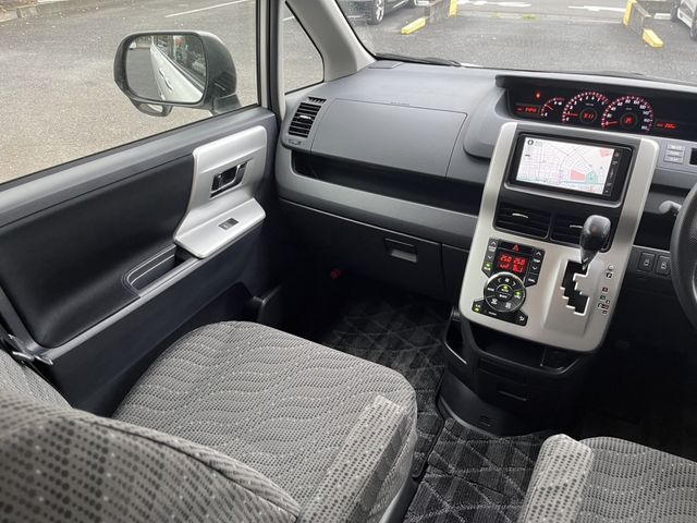 Toyota VOXY 2011-09 195535-11