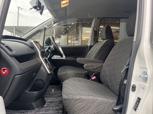 Toyota VOXY 2011-09 195535-4