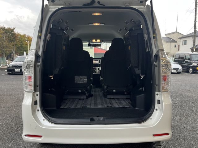Toyota VOXY 2011-09 195535-8