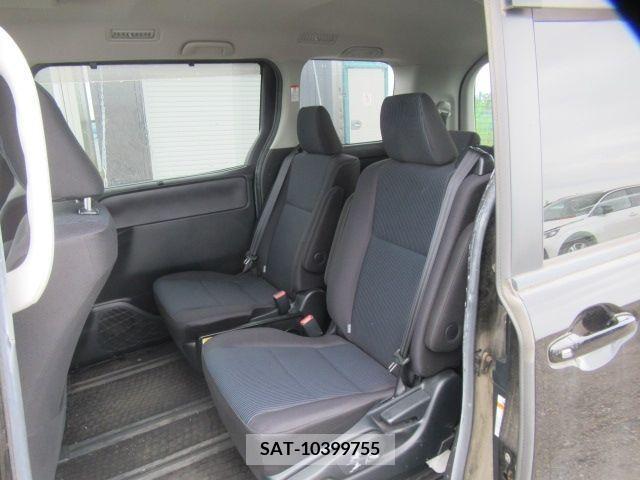 Toyota VOXY 2017-05 351268-4