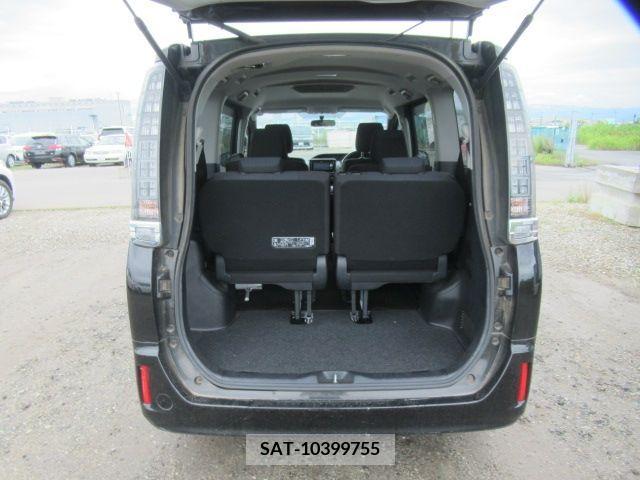 Toyota VOXY 2017-05 351268-5