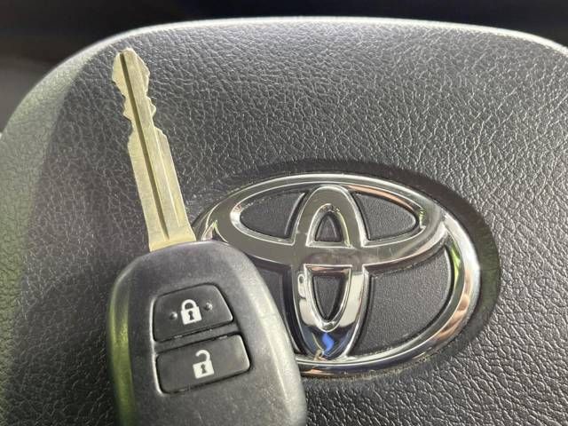 Toyota SIENTA 2016-08 28099-3