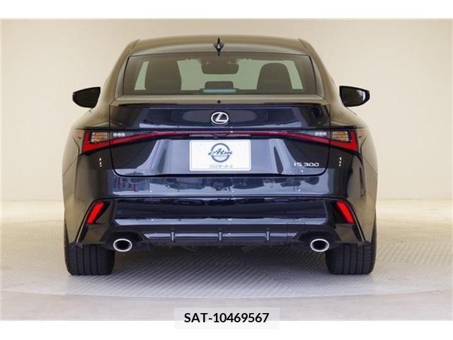 Lexus IS 2023-04 388254-21