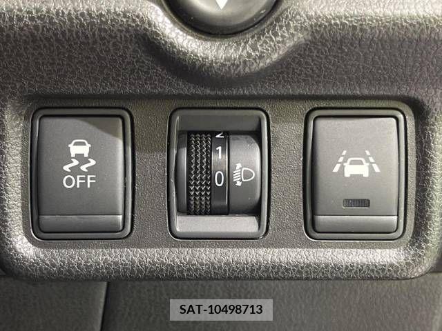Nissan NOTE 2015-06 302378-4