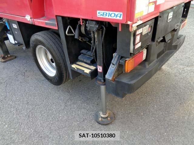 Hino DUTRO 2013-08 204027-17