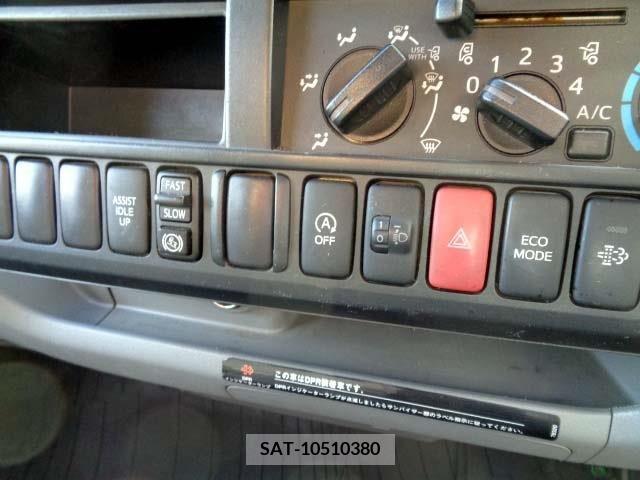 Hino DUTRO 2013-08 204027-5