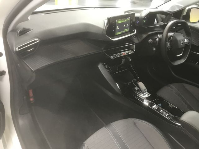 Peugeot 208 2020-10 196504-12