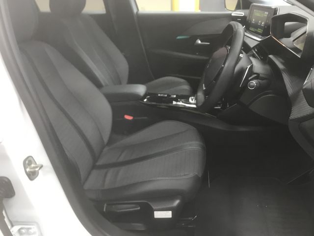 Peugeot 208 2020-10 196504-11
