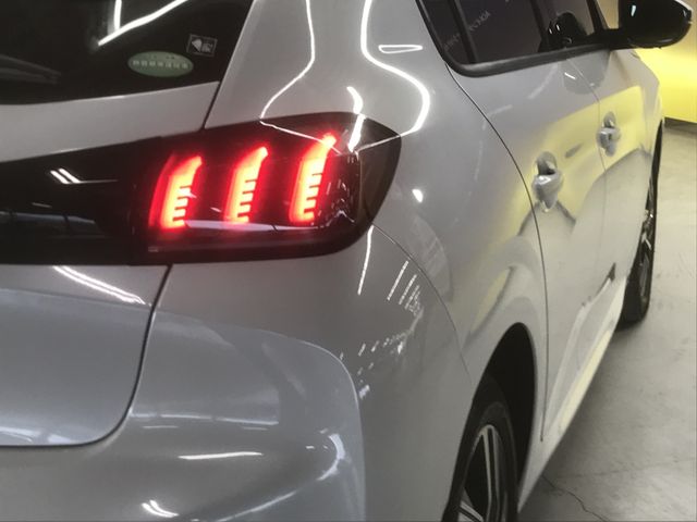 Peugeot 208 2020-10 196504-26