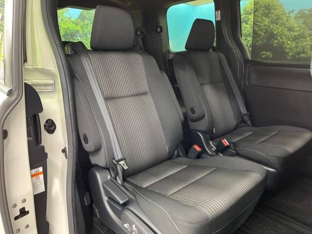 Toyota VOXY 2018-08 183092-8