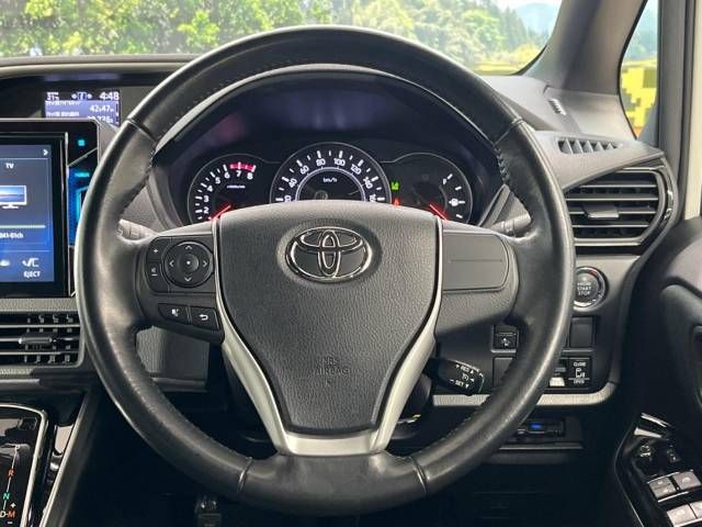 Toyota VOXY 2018-08 183092-11