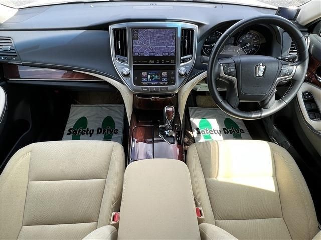 Toyota CROWN SEDAN 2013-04 1004-10