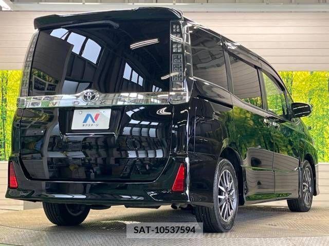 Toyota VOXY 2015-02 330652-18