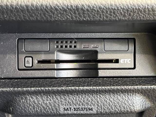 Toyota VOXY 2015-02 330652-5