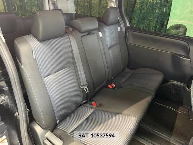 Toyota VOXY 2015-02 330652-9